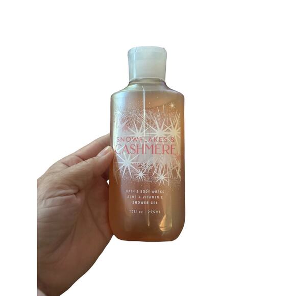 2 Bath & Body Works SNOWFLAKES & CASHMERE Body Wash Shower Gel 10 oz - Picture 3 of 3